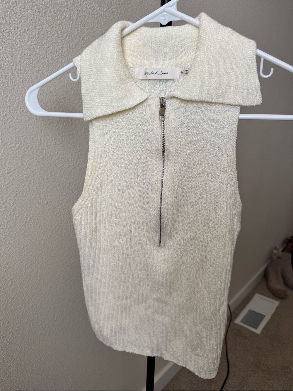 Mustard Seed Ivory Zip-Front Sleeveless V-Neck Sweater
